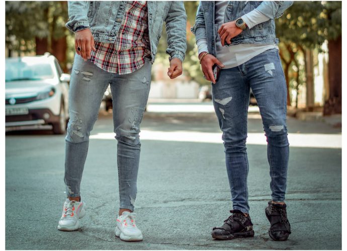 Męskie jeansy z dziurami jasny denim