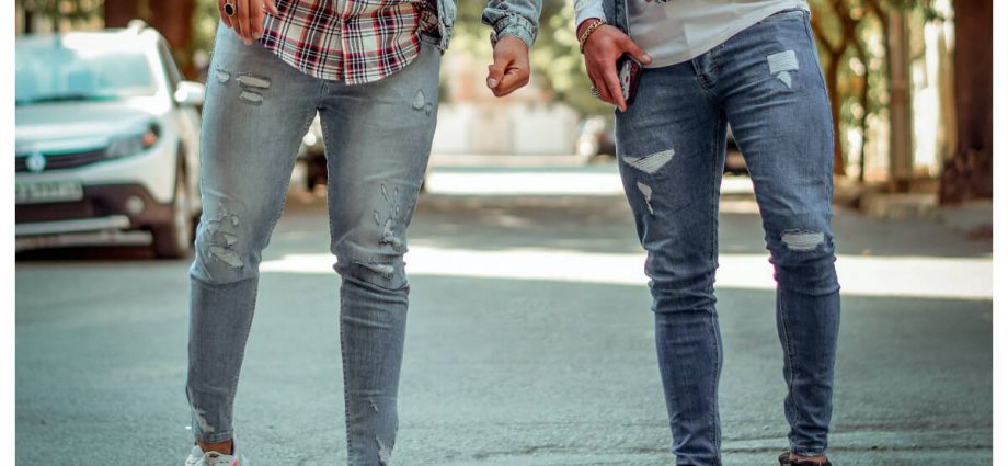 Męskie jeansy z dziurami jasny denim